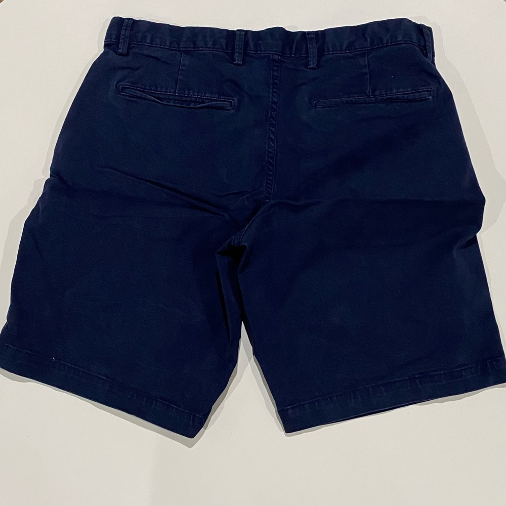 GAP Shorts 32 - Picture 2 of 3